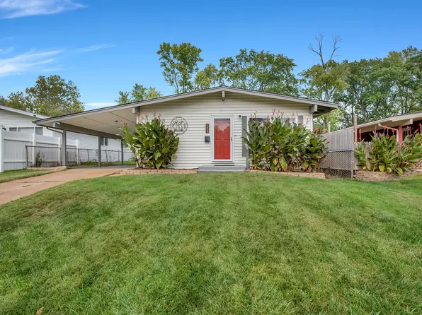 337 Saint Lawrence Dr, Ballwin, MO 63021
