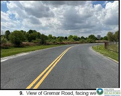 3rd image of 599 Daniels Rd