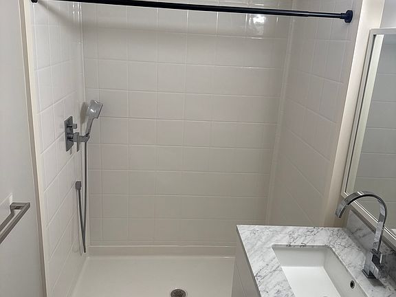 4th image of 803 Waimanu St #324