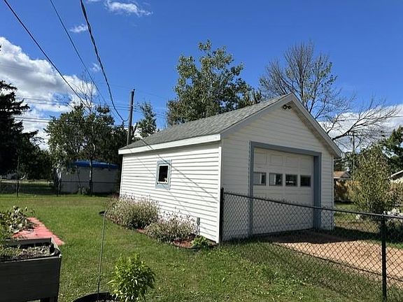 2nd image of 221 17TH STREET NORTH