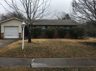 1406 Skyline Dr, Greenville, TX 75401