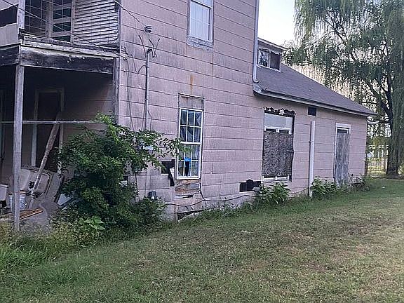 2nd image of 102 E Monroe Ave