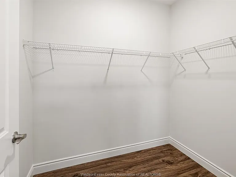 210 McLellan Ave — Photo 13