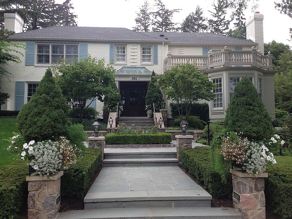 1st image of 581 Lake Park Dr