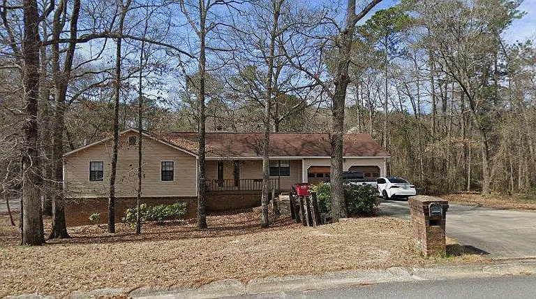 201 Dogwood Gln — Photo 1
