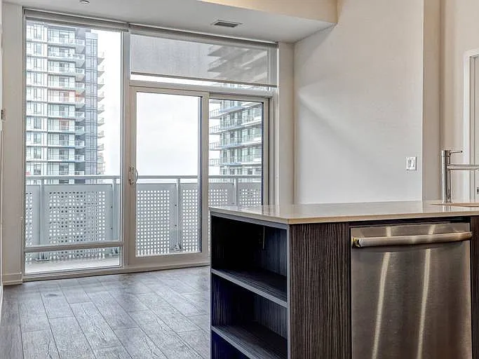 2520 Eglinton Ave W #1422 — Photo 11