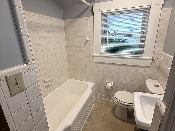 5th image of 806 Potomac Ave #1