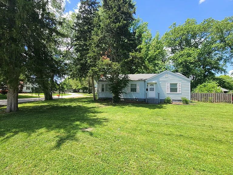 2101 Pickett St — Photo 4
