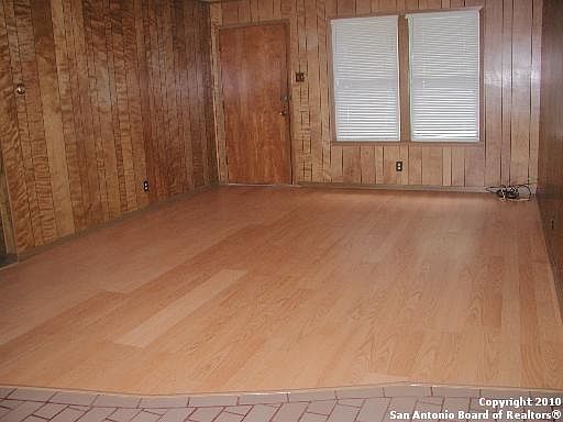 4th image of 559 E Palfrey Ave