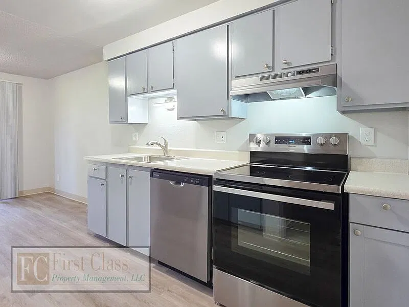 1 bed, 1.0 bath, 720 sqft, $1,345 — Photo 2