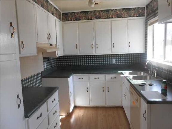 4th image of 4750 Briarwood Cir