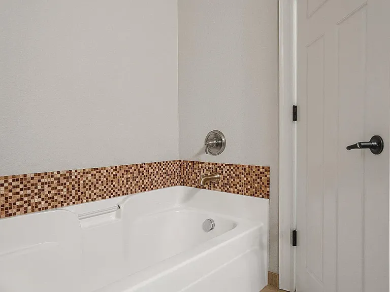 384 Market St NE — Photo 26