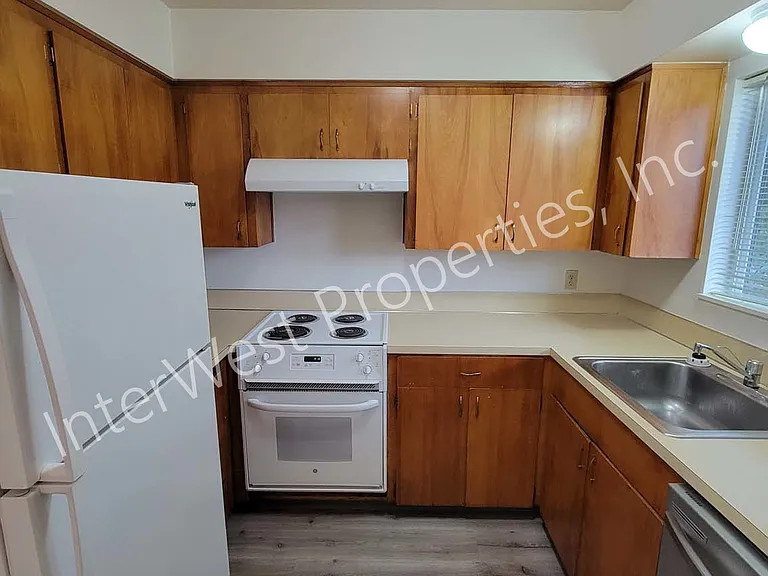 12175 SW Allen Blvd #6 — Photo 4