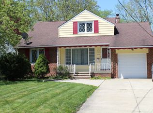 1748 Brainard Rd, Lyndhurst, OH 44124
