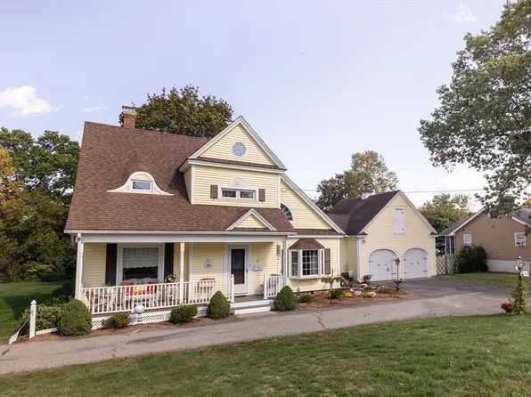 47 Elm St, Methuen, MA 01844