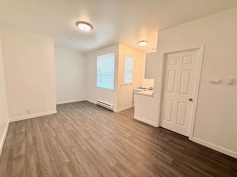 Ludlow Apartments — Photo 11