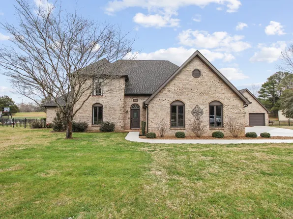 109 Lake Hills Rd, Tullahoma, TN 37388