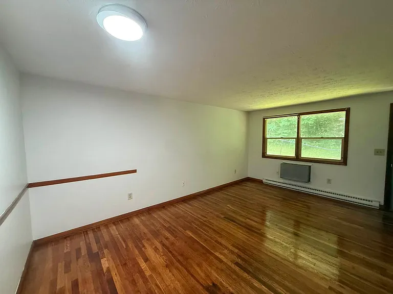 Eastbrook Apartments — Photo 6