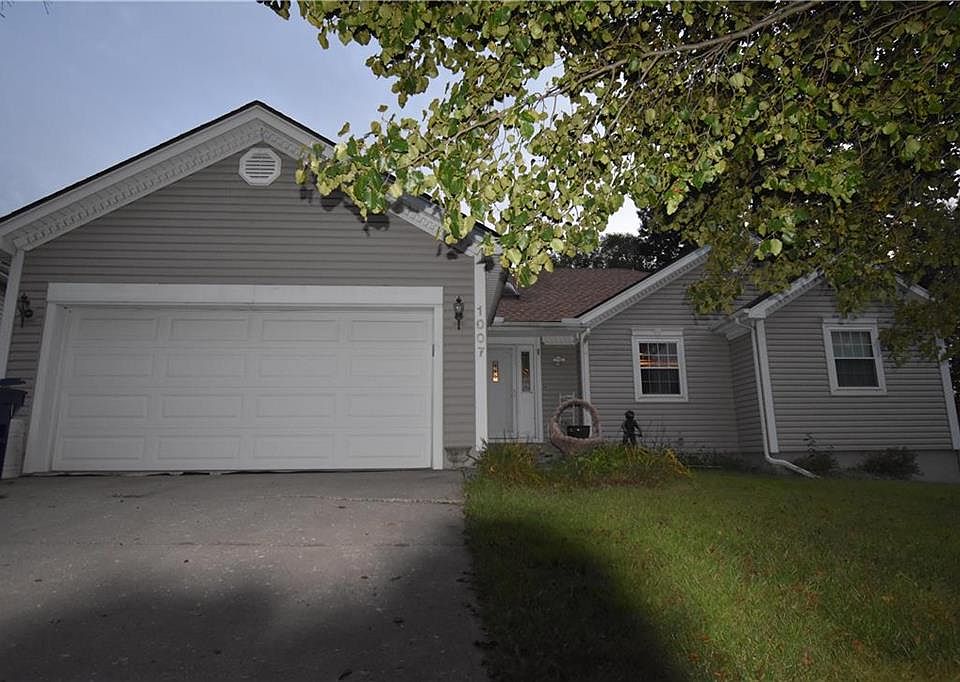 1st image of 1007 SW Twin Creek Dr