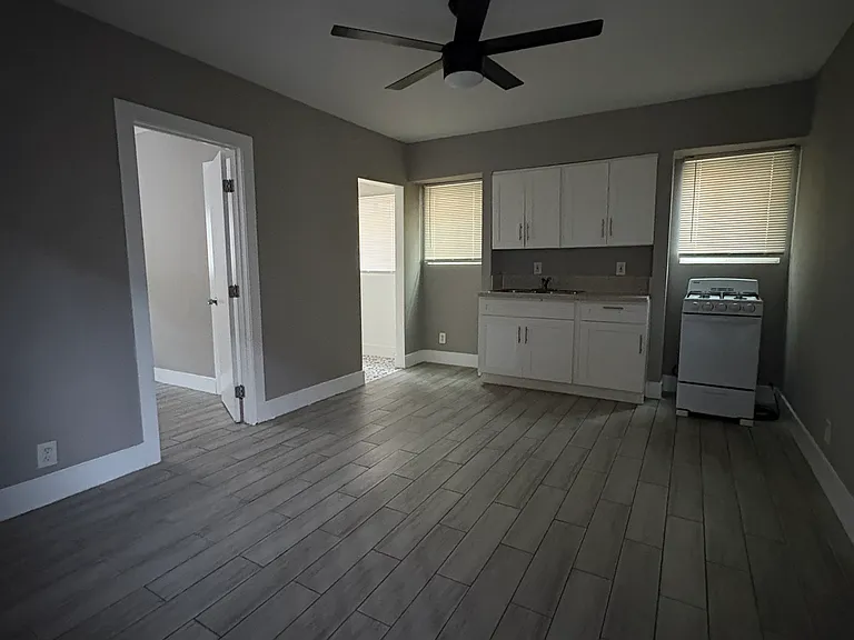 1136 Hoffman Ave #6 — Photo 4