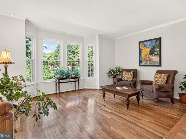 6727 Dorothy Giles Ct, Alexandria, VA 22315