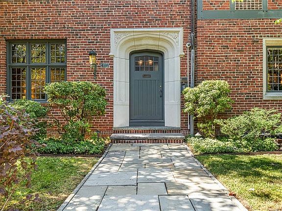 4th image of 436 Blackstone Blvd