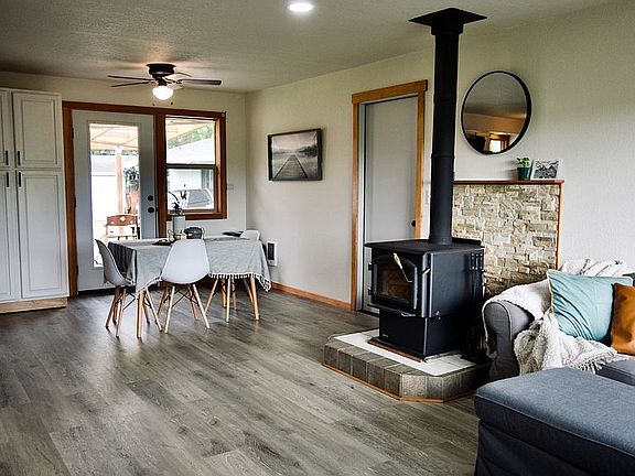 Living room / Dining area