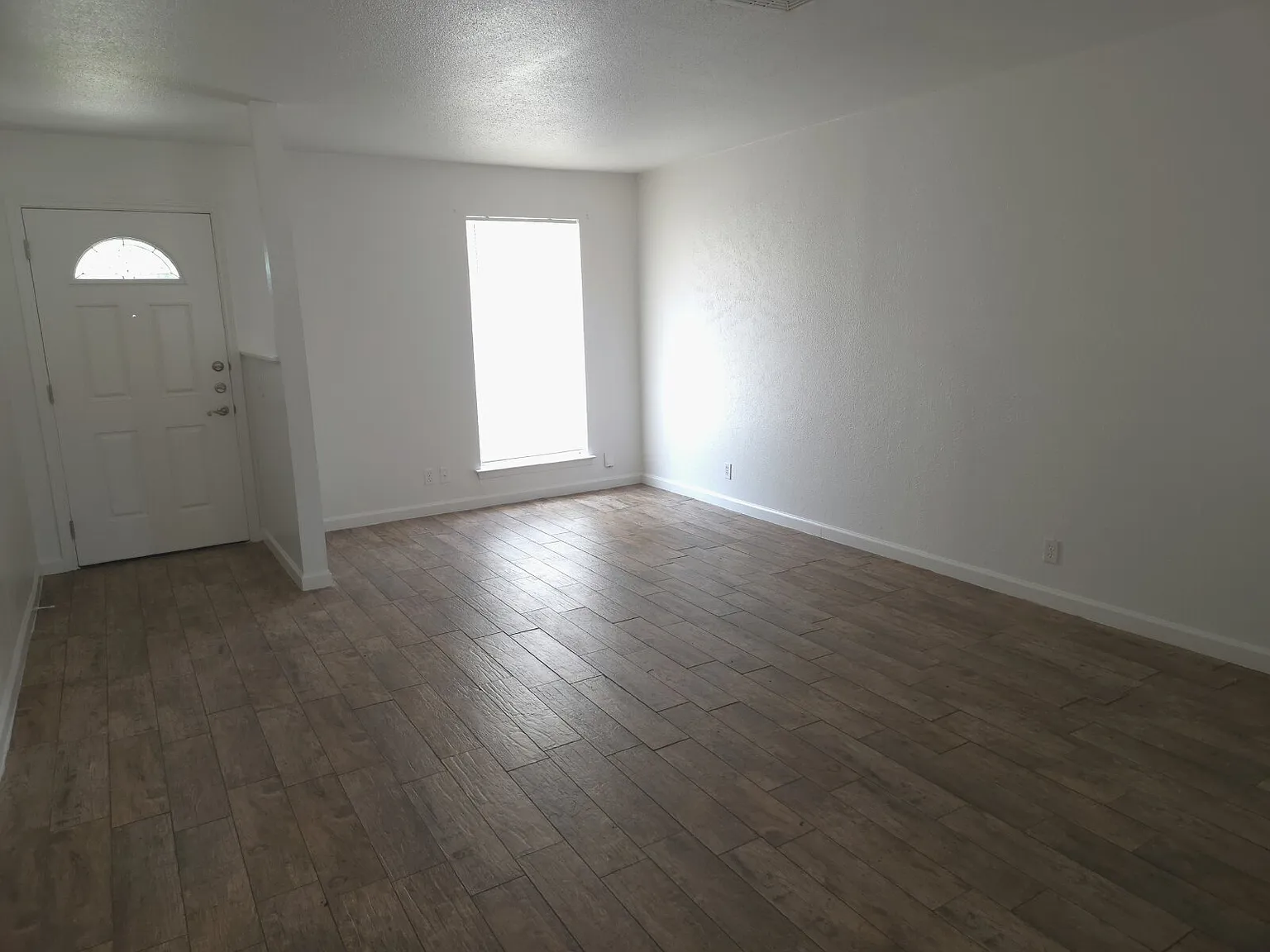 3 bed, 2.0 bath, $1,895 — Photo 3