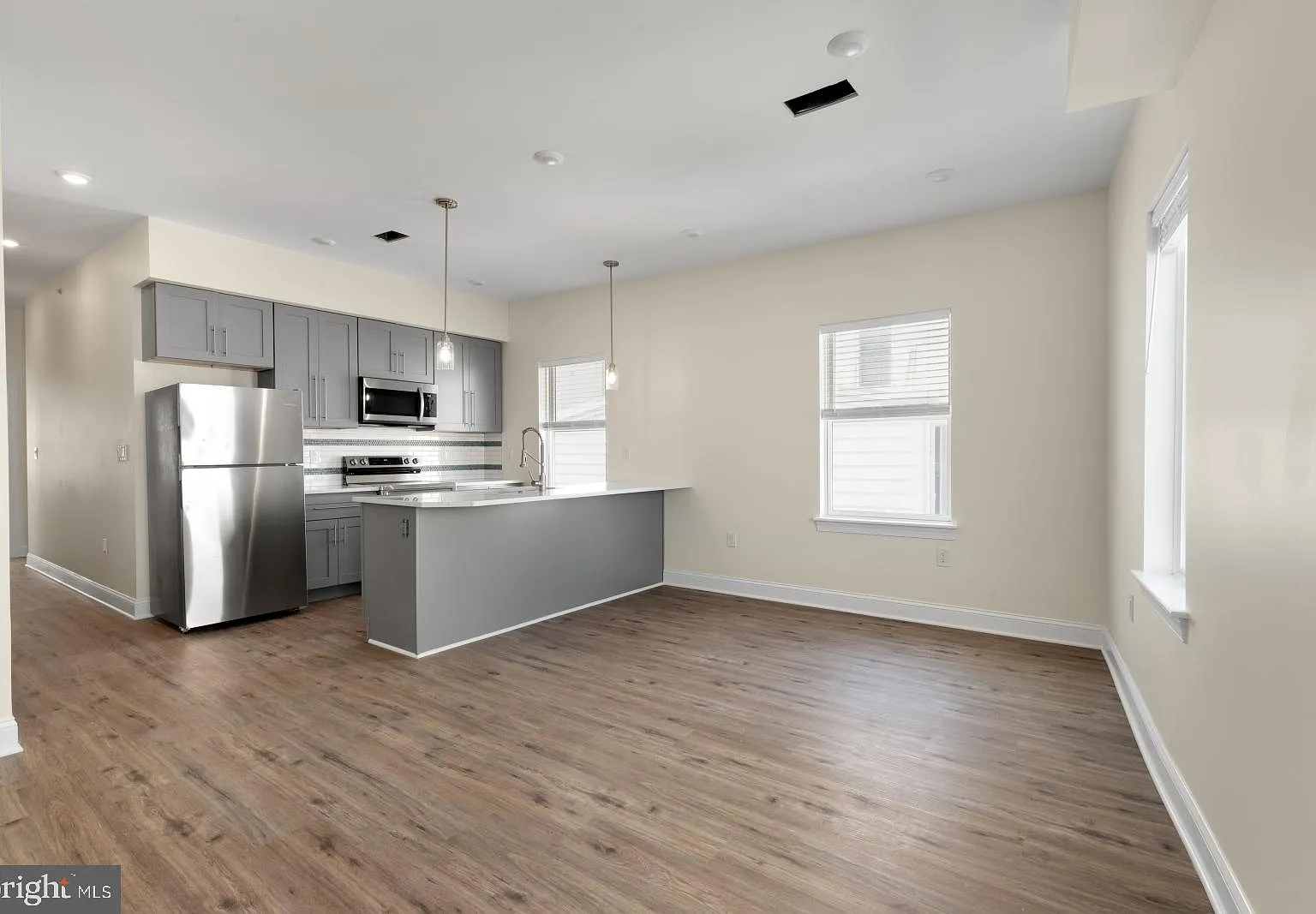 3 bed, 2.0 bath, $2,050 — Photo 1