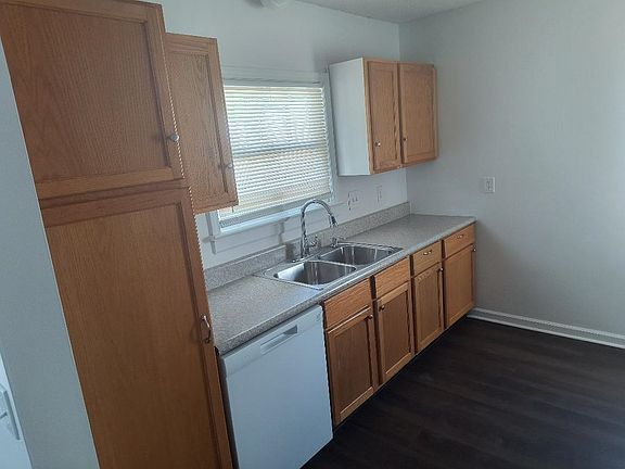 4th image of 2033 S Oliver Ave