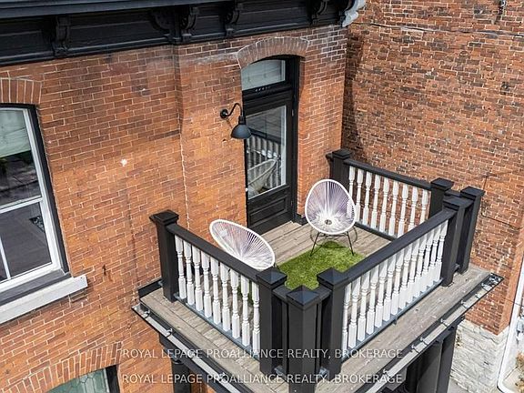 3rd image of 28 Wellington St