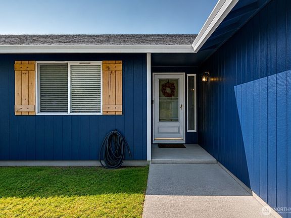 3rd image of 2129 Dahlia Street