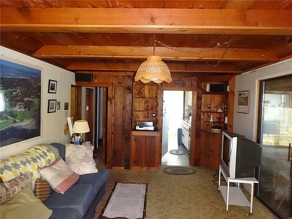 4th image of 122 Carpenter Dr