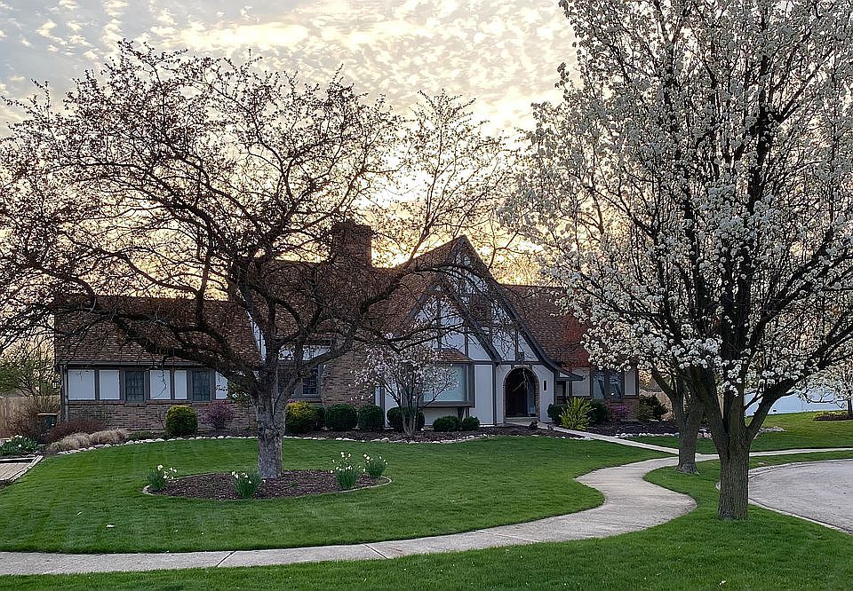 2nd image of 323 Crabapple Dr