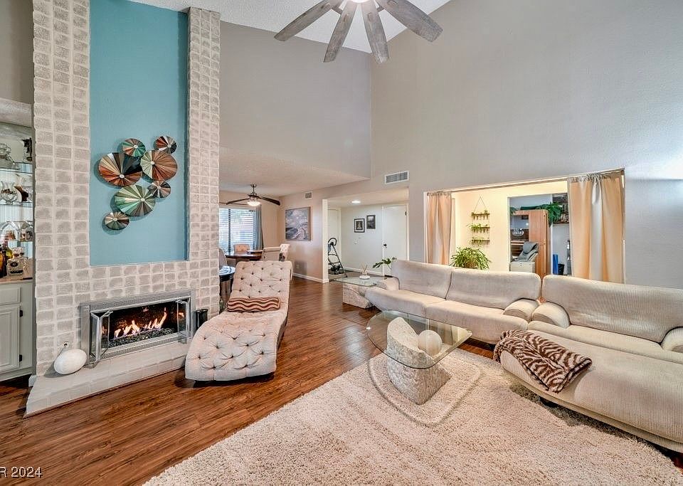 1st image of 2588 Malabar Ave