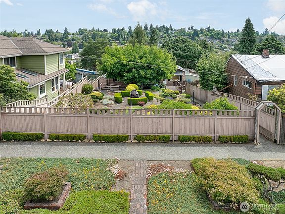 3rd image of 3242 36th Avenue W