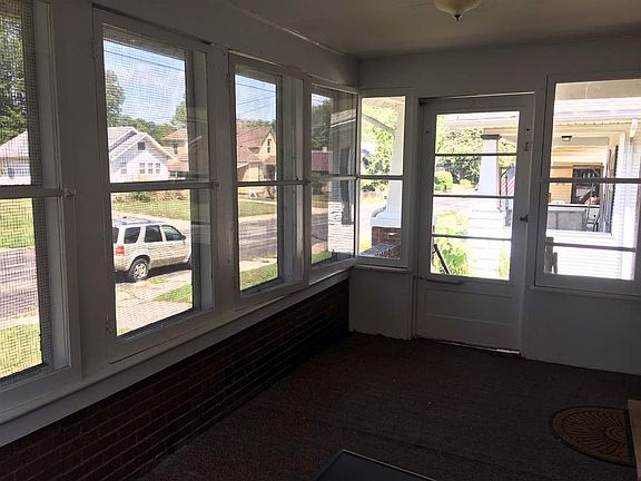 2nd image of 1128 W Nowland Ave
