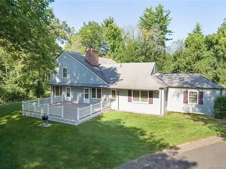 920 Redding Rd — Photo 2