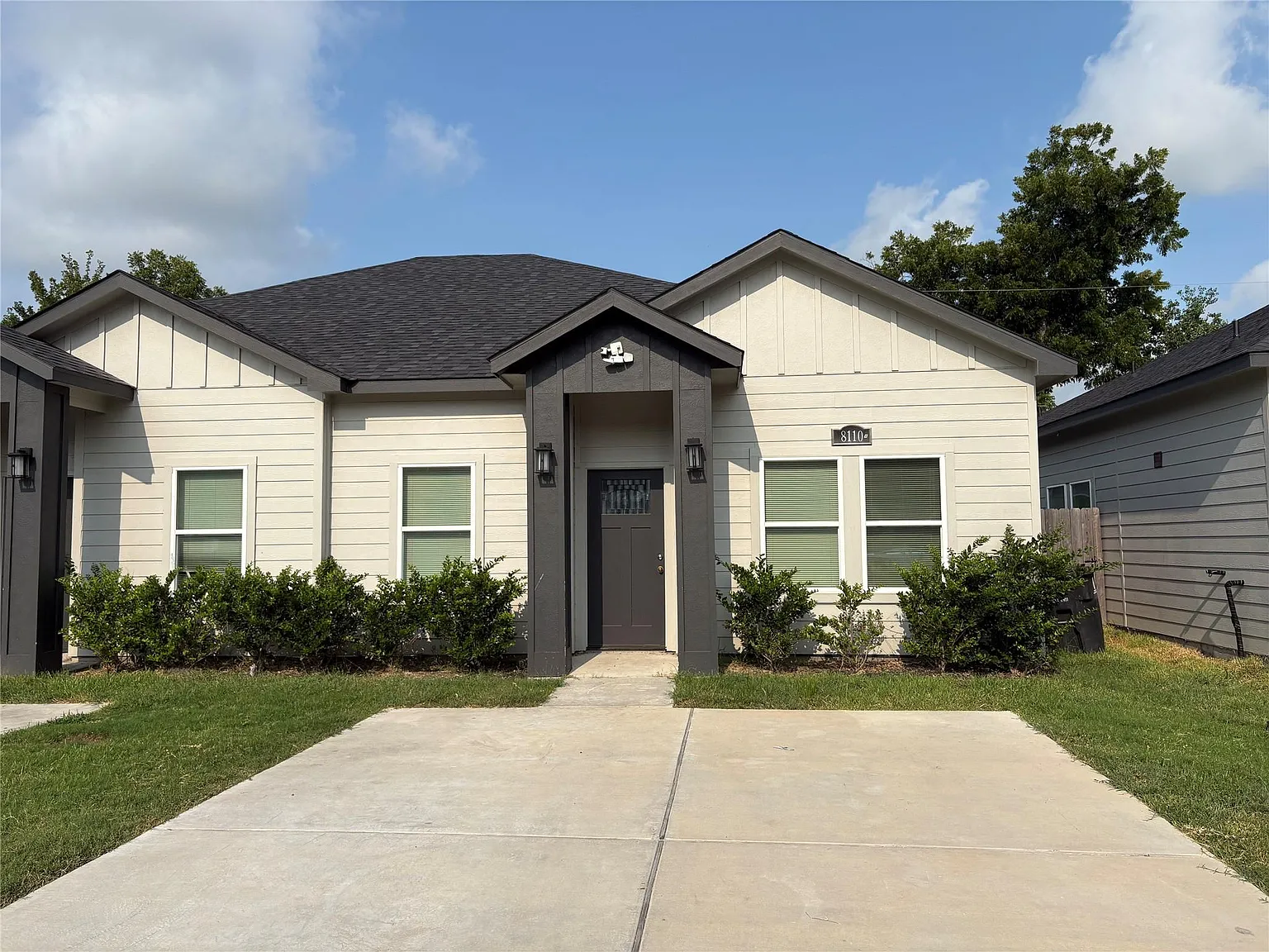 3 bed, 2.0 bath, 2424 sqft, $2,300 — Photo 2