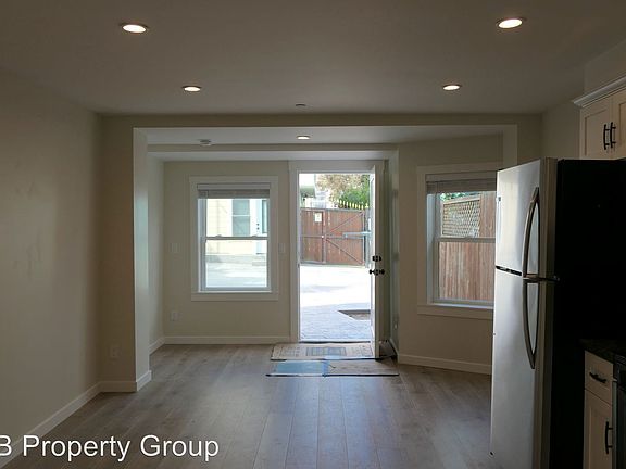 5th image of 721 Ashbury St #721D