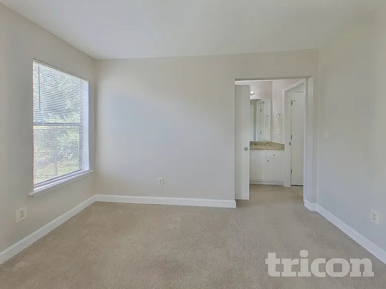 2543 Mistletoe Ln — Photo 7