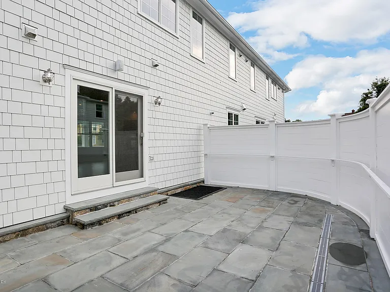 257 Bruce Park Ave #B — Photo 23
