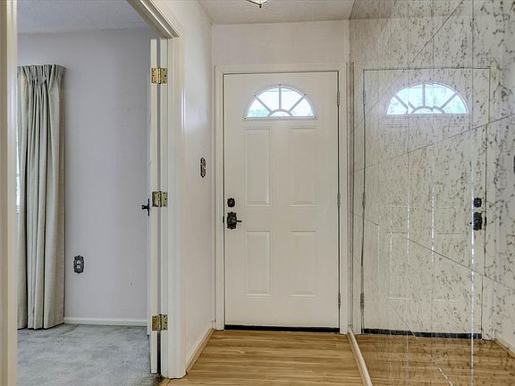 4th image of 3351 Victoria Dr NW