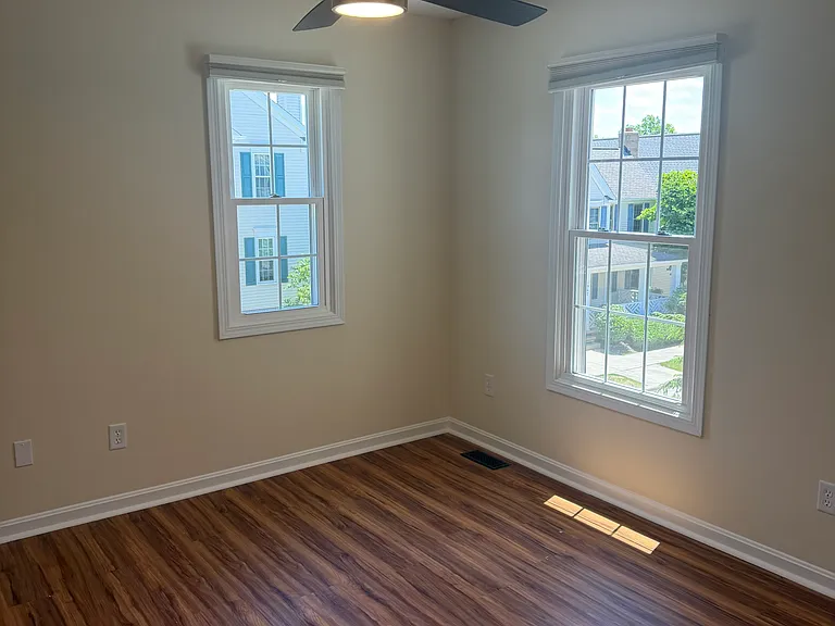 8148 Chester Pkwy — Photo 19