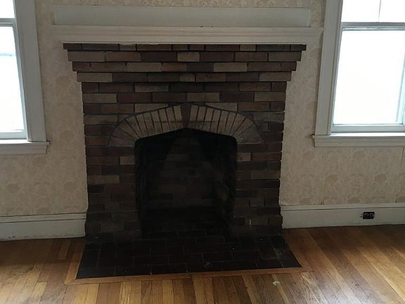 4th image of 90 Campbell St