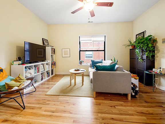 4th image of 841 W Cornelia Ave #47-3N