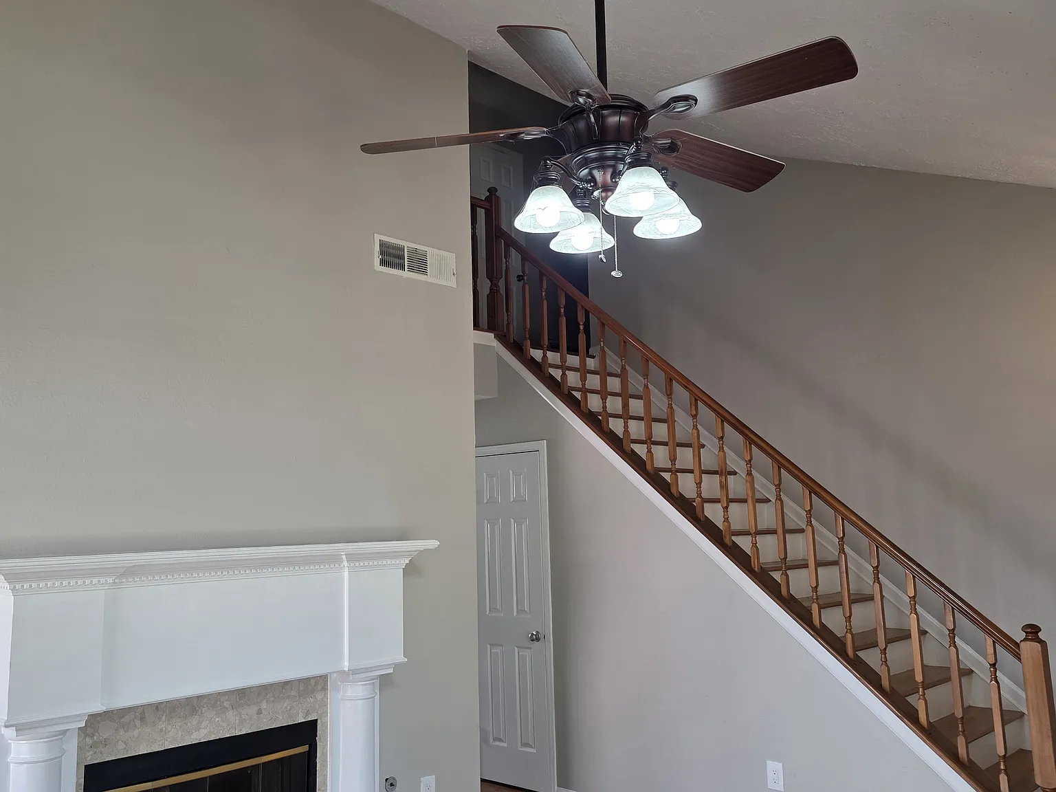 3 bed, 2.5 bath, 1600 sqft, $1,930 — Photo 3