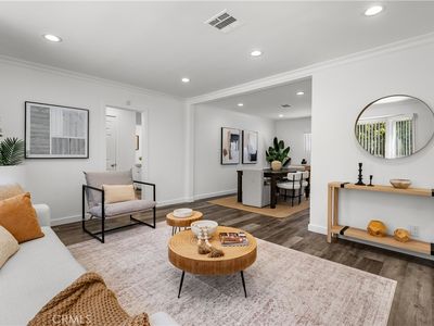 18025 Victory Blvd, Reseda, CA, 91335