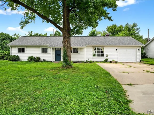 416 Saint Christopher Dr, O'Fallon, MO 63366