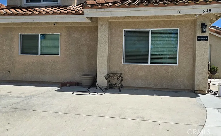 545 Hamilton Dr — Photo 1
